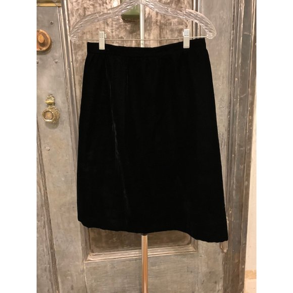 Vintage Gorgeous super soft rich black velvet knee length skirt from 60s mod lux - Picture 6 of 6
